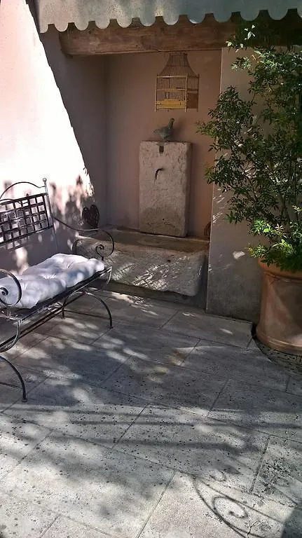 Les Grands Pins Villa Saint-Andiol 0*,
